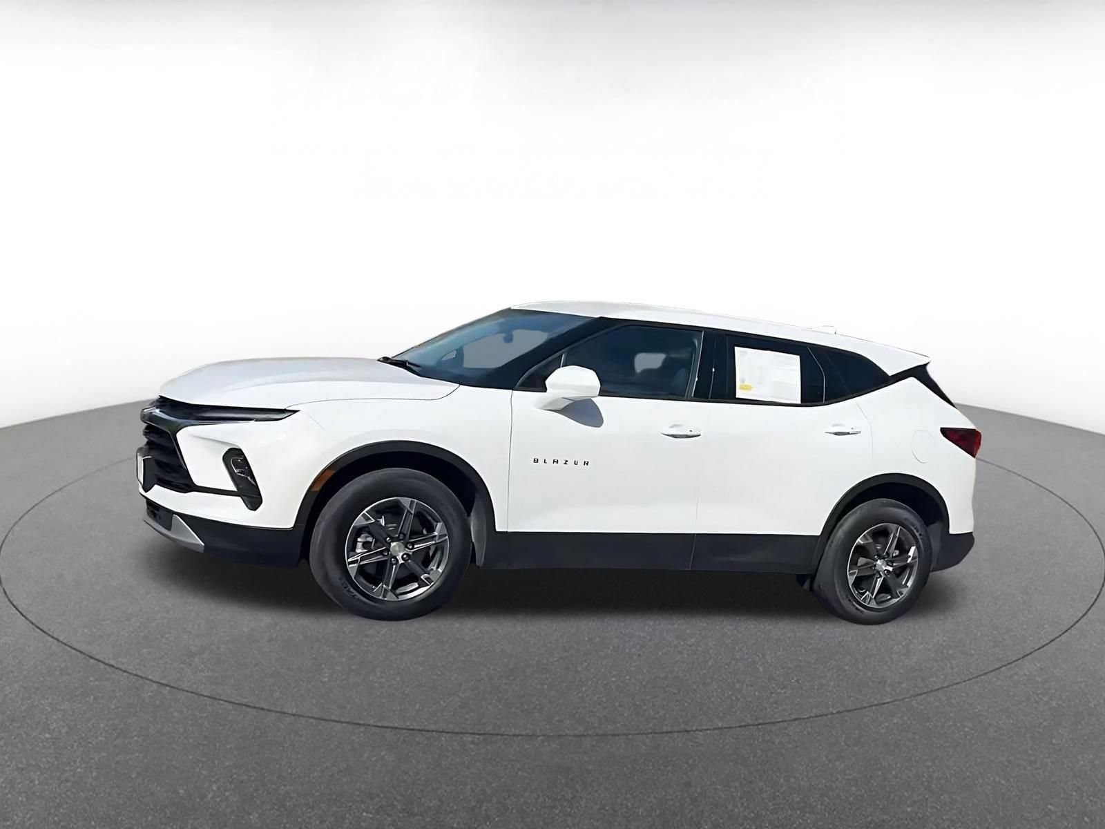 Used 2026 Chevrolet Blazer LT FWD image 7