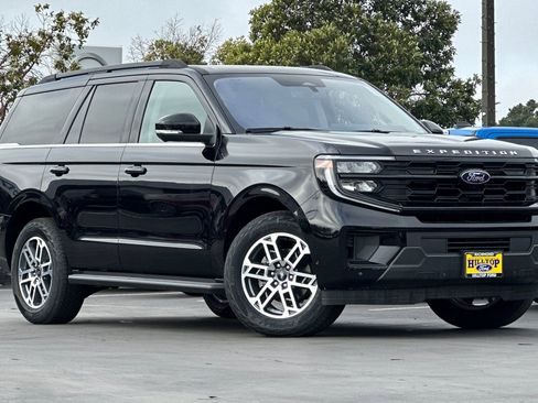 New 2025 Ford Expedition Active image 2