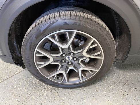 Used 2025 Ford Explorer Platinum w/ Ultimate Package image 29