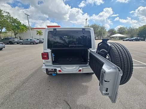 Used 2022 Jeep Wrangler Unlimited Sahara AWD/4WD image 32