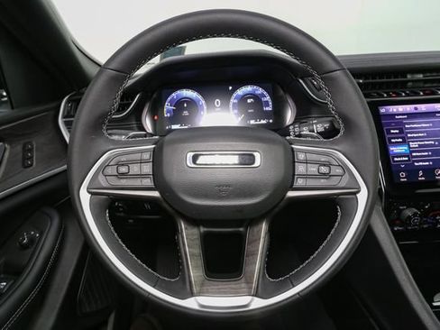 Used 2025 Jeep Grand Cherokee Limited AWD/4WD image 35