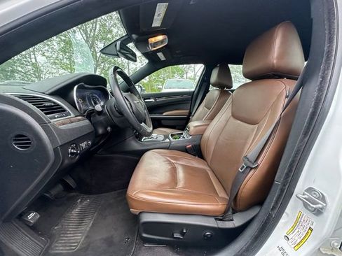 Used 2019 Chrysler 300 Limited RWD image 23