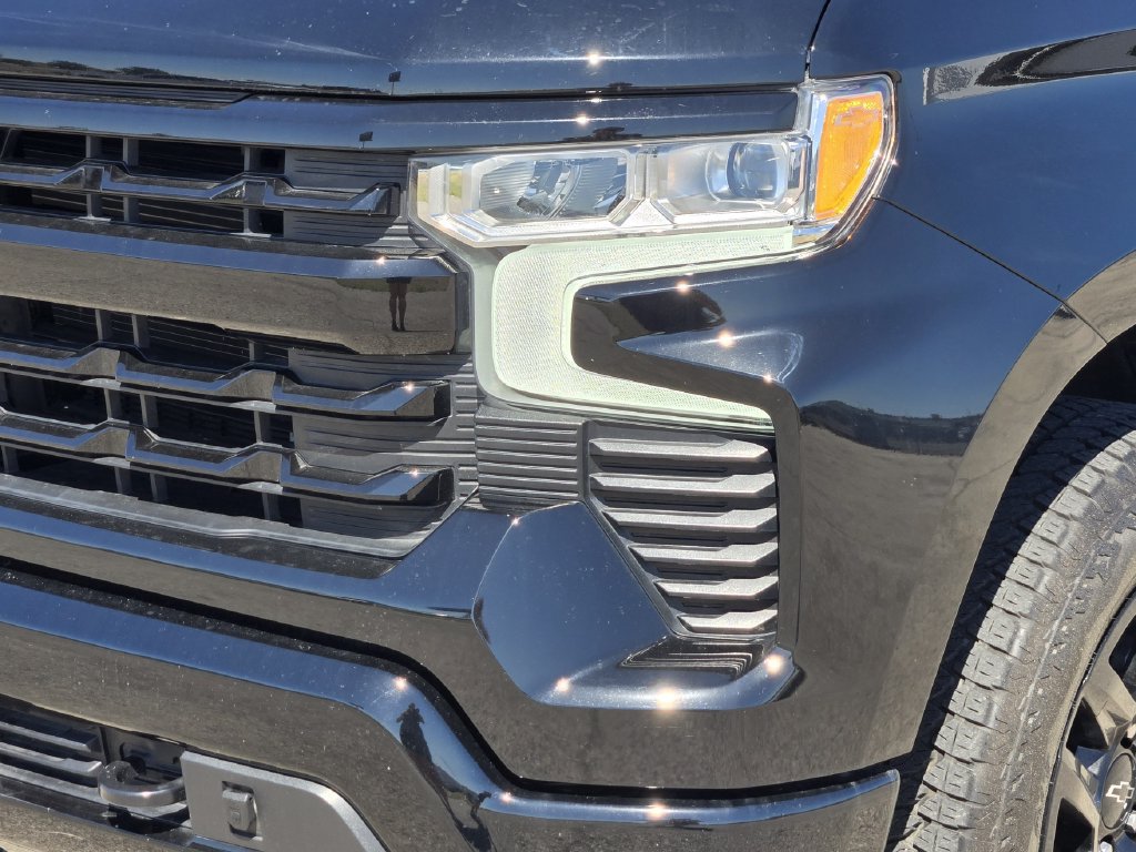 Used 2025 Chevrolet Silverado 1500 RST w/ LPO, Dark Essentials Package AWD/4WD image 9