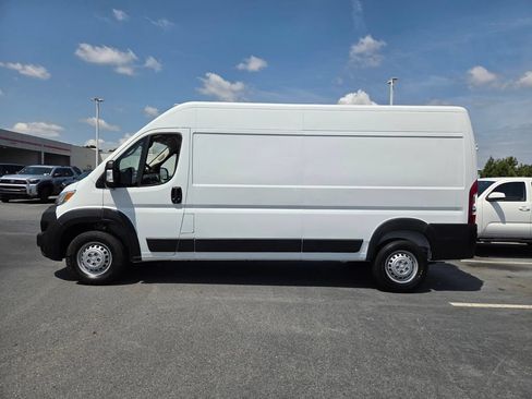 Used 2025 RAM ProMaster 2500 w/ Convenience Group FWD image 4