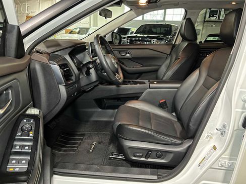Used 2022 Nissan Rogue SV w/ SV Premium Package FWD image 22