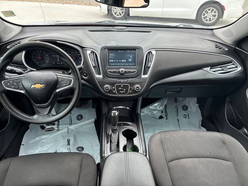 Used 2018 Chevrolet Malibu LT FWD image 16