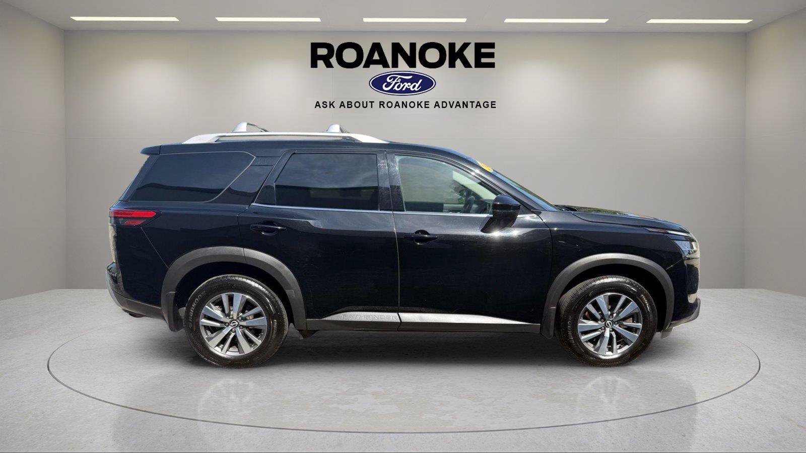 Used 2024 Nissan Pathfinder SL AWD/4WD image 8