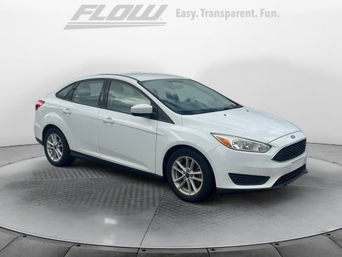 Used 2018 Ford Focus SE FWD image 1