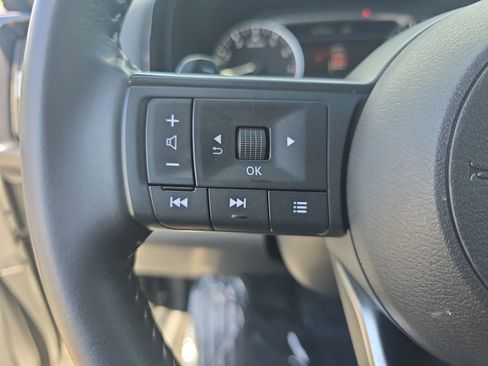 Used 2025 Nissan Pathfinder SV AWD/4WD image 19