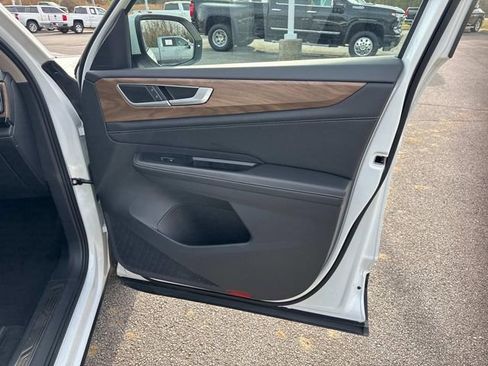 Used 2025 Volkswagen Atlas SE image 24