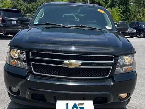 Used 2011 Chevrolet Suburban LT w/ Luxury Package AWD/4WD image 4