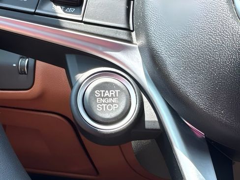 Used 2019 Alfa Romeo Giulia AWD w/ Nero Edizione image 21