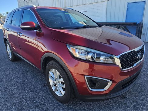 Used 2016 Kia Sorento LX w/ LX Convenience Package image 3