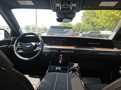 Used 2026 Cadillac Escalade Platinum Sport w/ LPO, ONYX Package AWD/4WD image 8