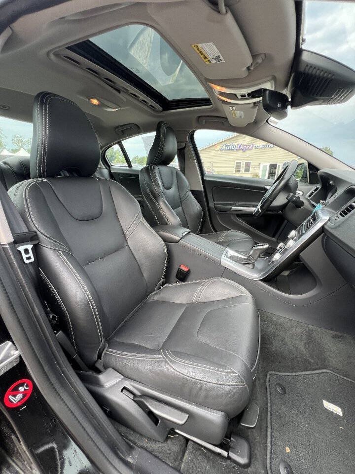 Used 2018 Volvo S60 T5 Dynamic w/ Vision Package FWD image 18