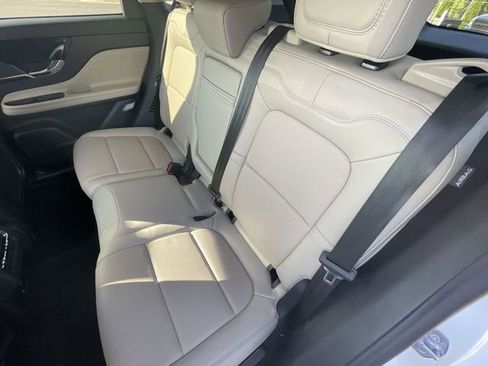 Used 2025 Lincoln Corsair Grand Touring AWD/4WD image 13