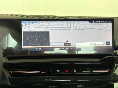 Used 2026 BMW 530i w/ Premium Package RWD image 24