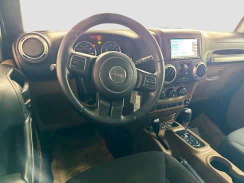 Used 2017 Jeep Wrangler Unlimited Sahara AWD/4WD image 19