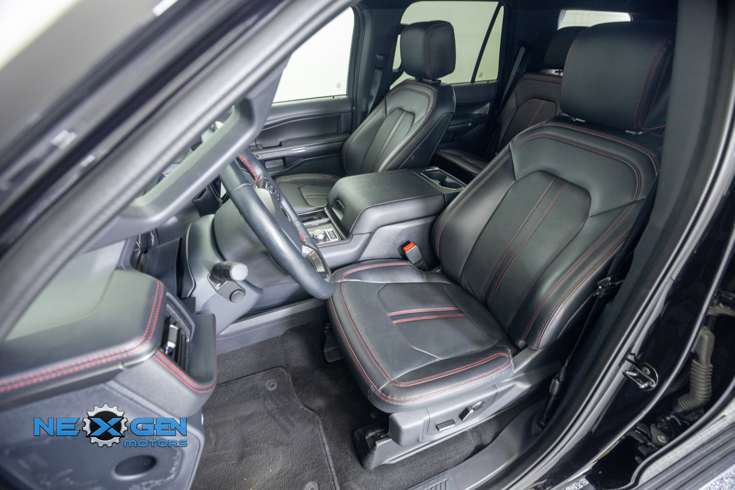Used 2024 Ford Expedition Limited AWD/4WD image 27
