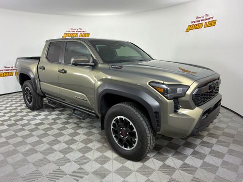 Used 2024 Toyota Tacoma TRD Off-Road w/ TRD Off Road Premium Package AWD/4WD image 8