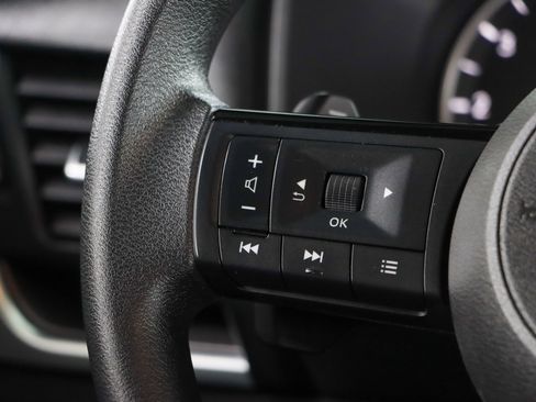 Used 2023 Nissan Rogue SV FWD image 13