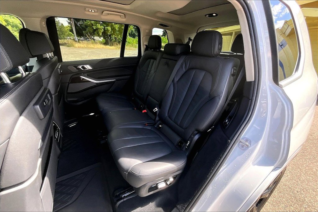 Used 2020 BMW X7 xDrive40i w/ Premium Package AWD/4WD image 21
