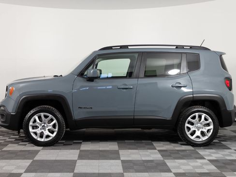 Used 2017 Jeep Renegade Latitude w/ Trailer Tow Group AWD/4WD image 3