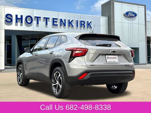 Used 2025 Chevrolet Trax RS w/ Driver Confidence Package FWD image 6