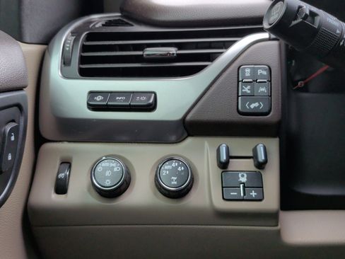Used 2016 Chevrolet Tahoe LTZ AWD/4WD image 23