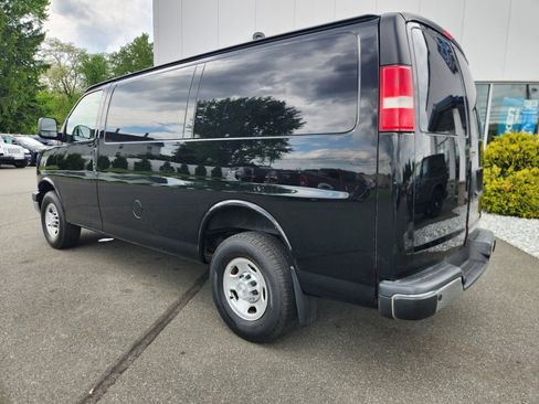 Used 2018 Chevrolet Express 2500 w/ Driver Convenience Package RWD image 11