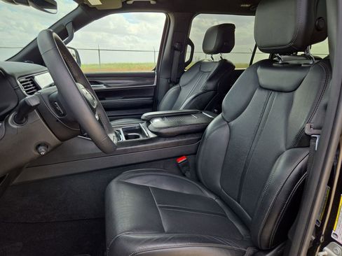 Certified 2023 Jeep Wagoneer L Series II image 9