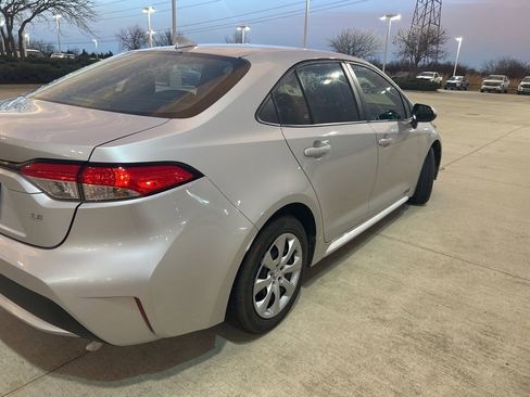 Used 2022 Toyota Corolla LE image 4