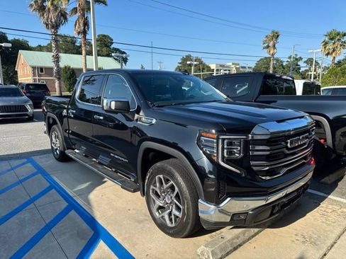 Used 2022 GMC Sierra 1500 SLT w/ SLT Premium Plus Package AWD/4WD image 3