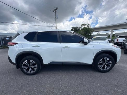 Used 2023 Nissan Rogue SV FWD image 2