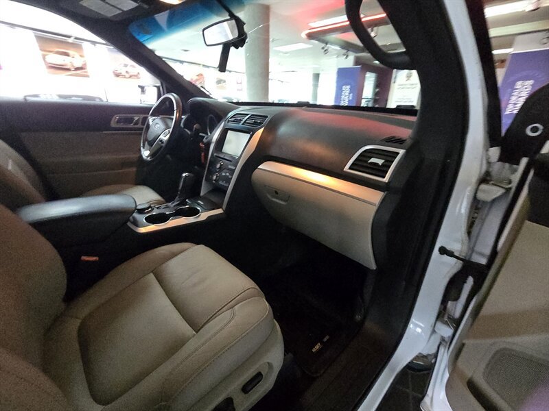 Used 2015 Ford Explorer XLT w/ Equipment Group 202B AWD/4WD image 15