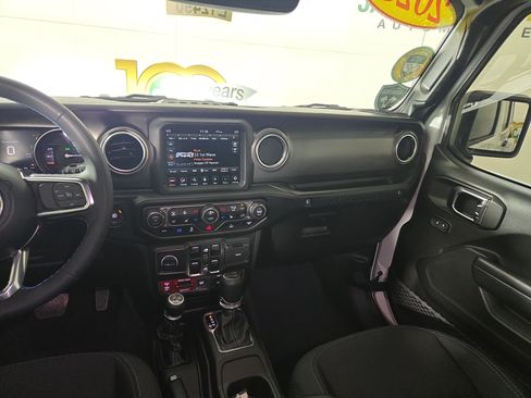 Used 2023 Jeep Wrangler Unlimited Rubicon 4xe w/ Cold Weather Group AWD/4WD image 25