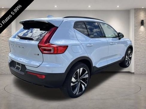 Used 2024 Volvo XC40 B5 Plus w/ Protection Package Premier AWD/4WD image 4