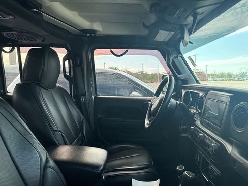 Used 2022 Jeep Gladiator Sport image 11