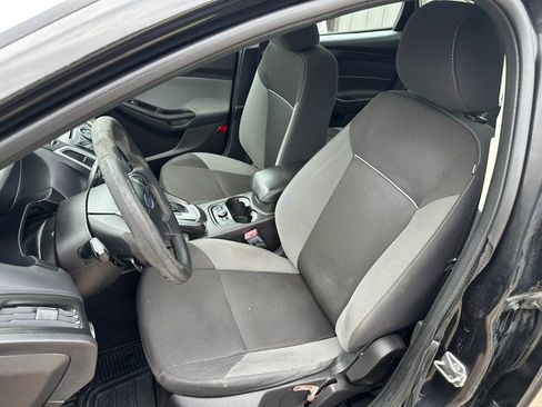 Used 2013 Ford Focus SE w/ SE Winter Pkg FWD image 9