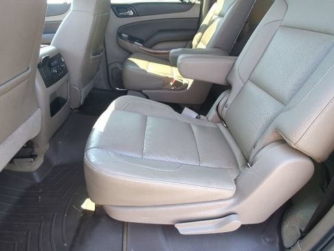 Used 2018 Chevrolet Suburban Premier AWD/4WD image 38