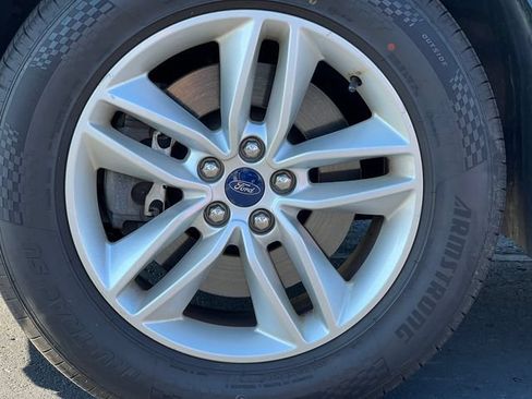 Used 2016 Ford Edge SEL w/ Equipment Group 201A AWD/4WD image 9
