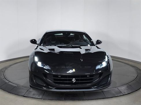 Used 2020 Ferrari Portofino image 10