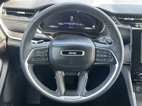 Used 2024 Jeep Grand Cherokee L Laredo image 19