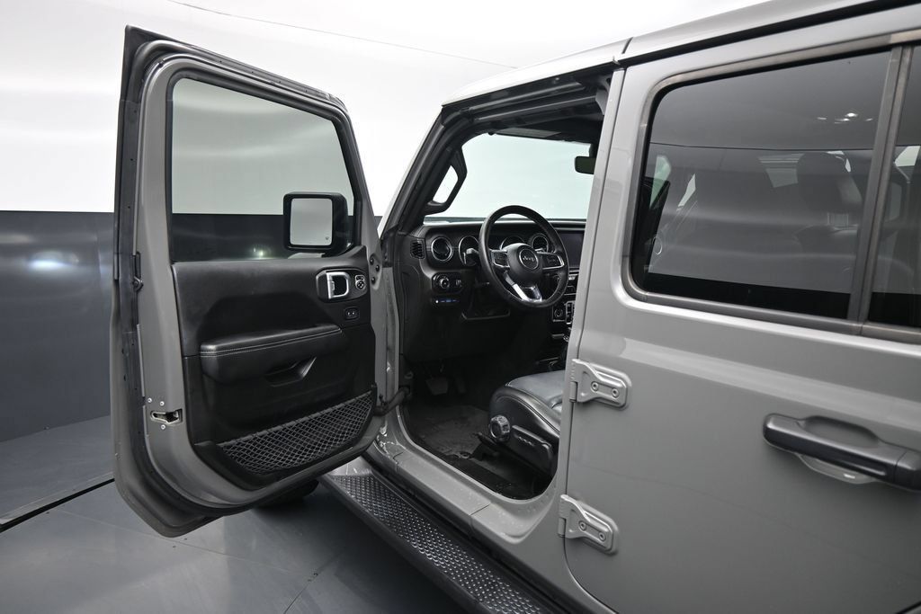 Used 2023 Jeep Wrangler Unlimited Sahara w/ Cold Weather Group AWD/4WD image 9