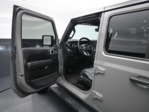 Used 2023 Jeep Wrangler Unlimited Sahara w/ Cold Weather Group AWD/4WD image 9