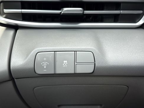 Certified 2025 Hyundai Elantra Sport image 18