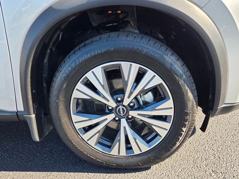 Used 2023 Nissan Rogue SV image 9