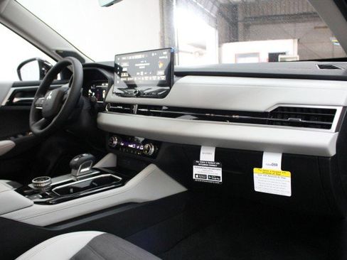 New 2026 Mitsubishi Outlander SE image 17