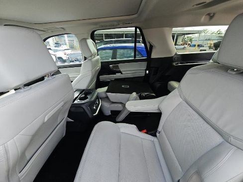Used 2025 Ford Expedition Max Platinum w/ Driver's Package AWD/4WD image 3