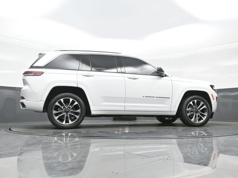 Used 2023 Jeep Grand Cherokee Overland AWD/4WD image 42